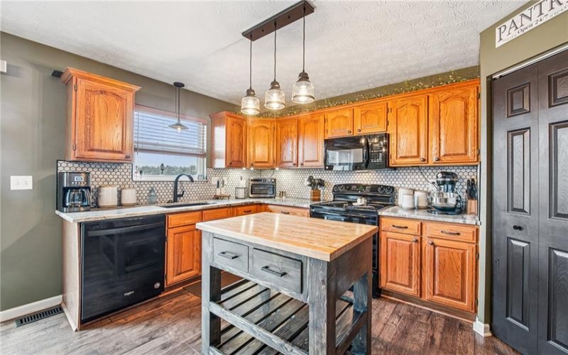 112 Alderwood Dr, Greensburg, 15601, 3 Bedrooms Bedrooms, 6 Rooms Rooms,2.1 BathroomsBathrooms,Residential,For Sale,Alderwood Dr,1695374
