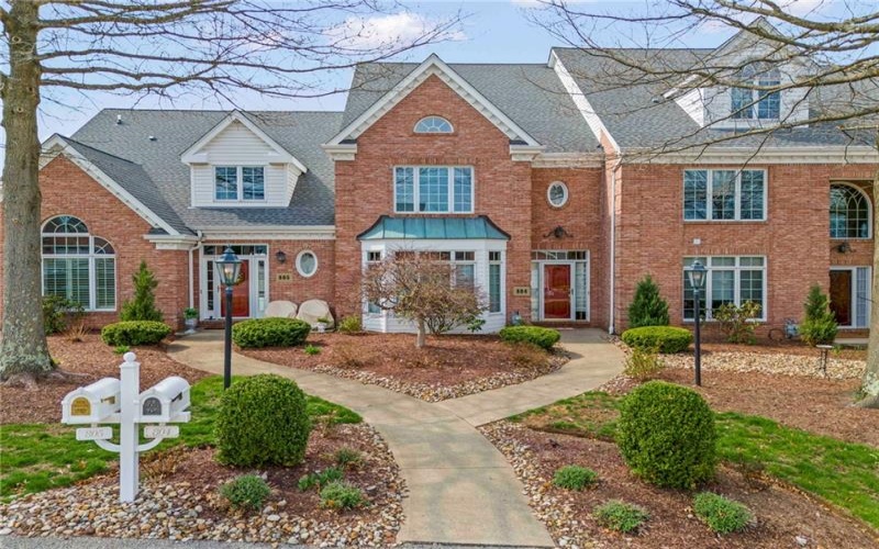 804 Sheriffs Court, McMurray, 15317, 3 Bedrooms Bedrooms, 11 Rooms Rooms,3.2 BathroomsBathrooms,Residential,For Sale,Sheriffs Court,1695386