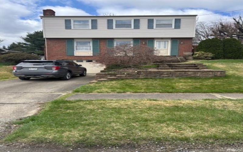52 Emerson St, Uniontown, 15401, 3 Bedrooms Bedrooms, 7 Rooms Rooms,1.2 BathroomsBathrooms,Residential,For Sale,Emerson St,1695604