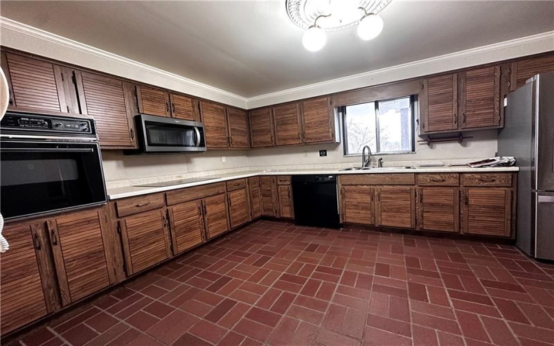67 Emerson St, Uniontown, 15401, 5 Bedrooms Bedrooms, ,2.1 BathroomsBathrooms,Residential,For Sale,Emerson St,1695396
