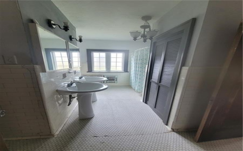 889 E Beau St, Washington, 15301, 4 Bedrooms Bedrooms, ,2 BathroomsBathrooms,Lease,For Sale,E Beau St,1695519