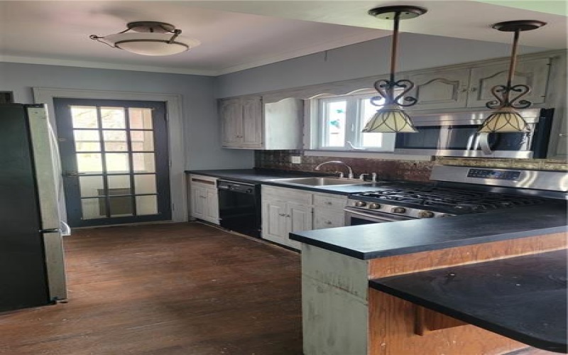 889 E Beau St, Washington, 15301, 4 Bedrooms Bedrooms, ,2 BathroomsBathrooms,Lease,For Sale,E Beau St,1695519