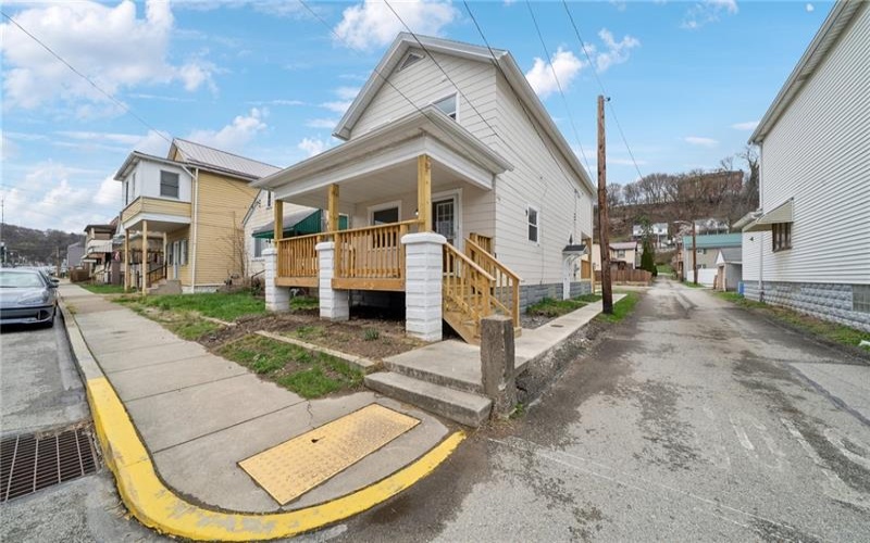 326 Mckinley Ave, East Vandergrift, 15629, 3 Bedrooms Bedrooms, ,1 BathroomBathrooms,Residential,For Sale,Mckinley Ave,1695613