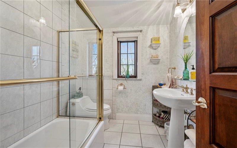 620 North Franklin Ave, Somerset, 15501, 4 Bedrooms Bedrooms, 10 Rooms Rooms,4.2 BathroomsBathrooms,Residential,For Sale,North Franklin Ave,1695680