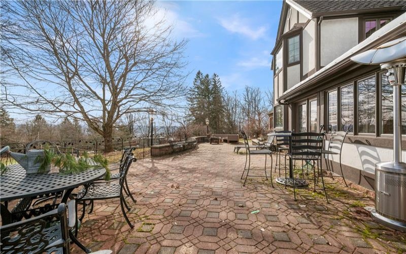 620 North Franklin Ave, Somerset, 15501, 4 Bedrooms Bedrooms, 10 Rooms Rooms,4.2 BathroomsBathrooms,Residential,For Sale,North Franklin Ave,1695680