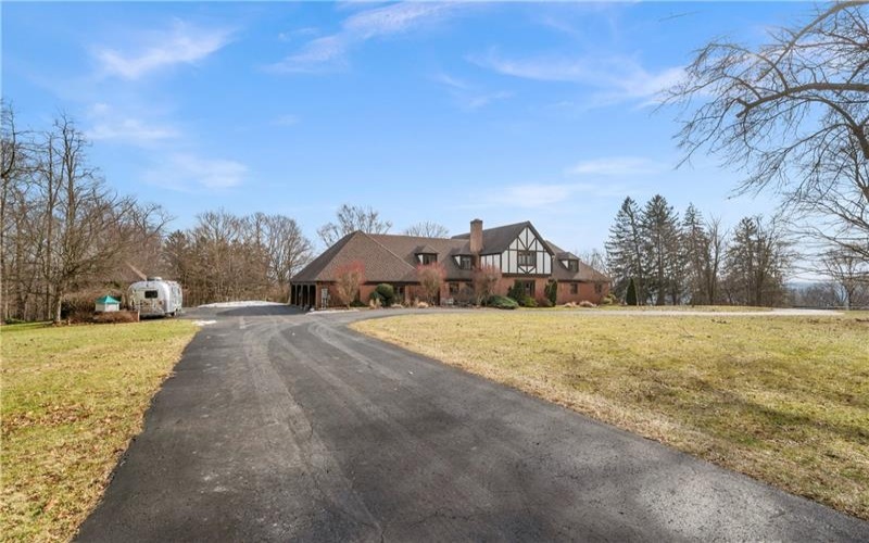 620 North Franklin Ave, Somerset, 15501, 4 Bedrooms Bedrooms, 10 Rooms Rooms,4.2 BathroomsBathrooms,Residential,For Sale,North Franklin Ave,1695680