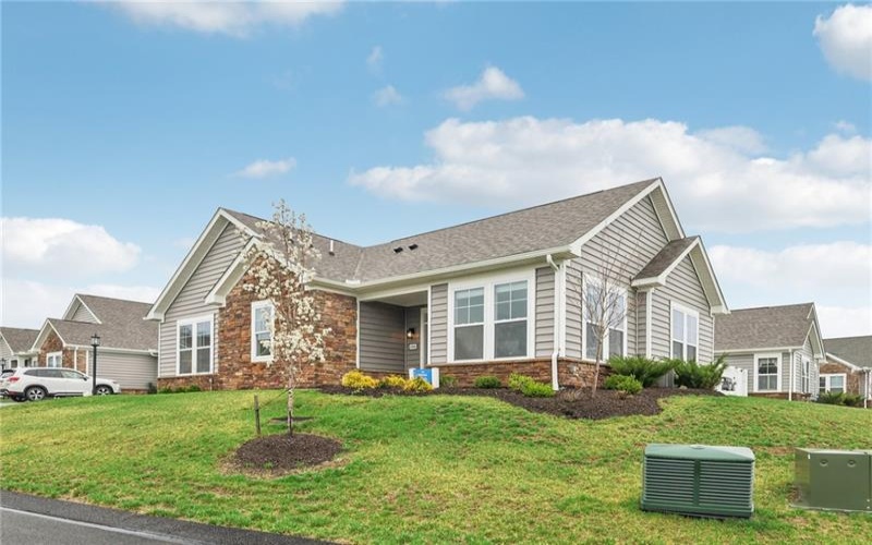 1501 Highland Dr, Finleyville, 15332, 2 Bedrooms Bedrooms, 8 Rooms Rooms,2 BathroomsBathrooms,Residential,For Sale,Highland Dr,1695629