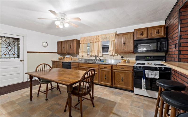 313 Market St, Carmichaels, 15320, 3 Bedrooms Bedrooms, 7 Rooms Rooms,1.1 BathroomsBathrooms,Residential,For Sale,Market St,1695710