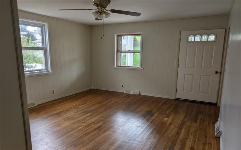 623 Conrad, Charleroi, 15022, 2 Bedrooms Bedrooms, ,1.1 BathroomsBathrooms,Lease,For Sale,Conrad,1695729
