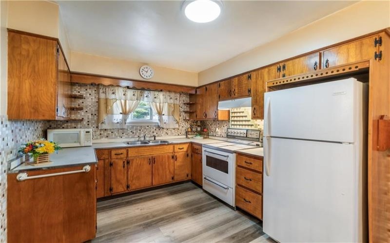 210 Braddock Rd, Mt Pleasant, 15666, 3 Bedrooms Bedrooms, ,1.1 BathroomsBathrooms,Residential,For Sale,Braddock Rd,1695755