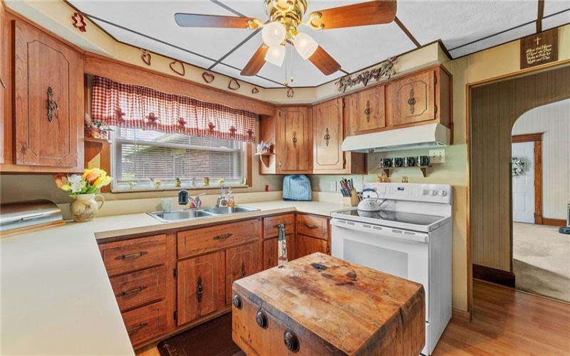 16 Elm St, Burgettstown, 15021, 3 Bedrooms Bedrooms, ,1.1 BathroomsBathrooms,Residential,For Sale,Elm St,1695758
