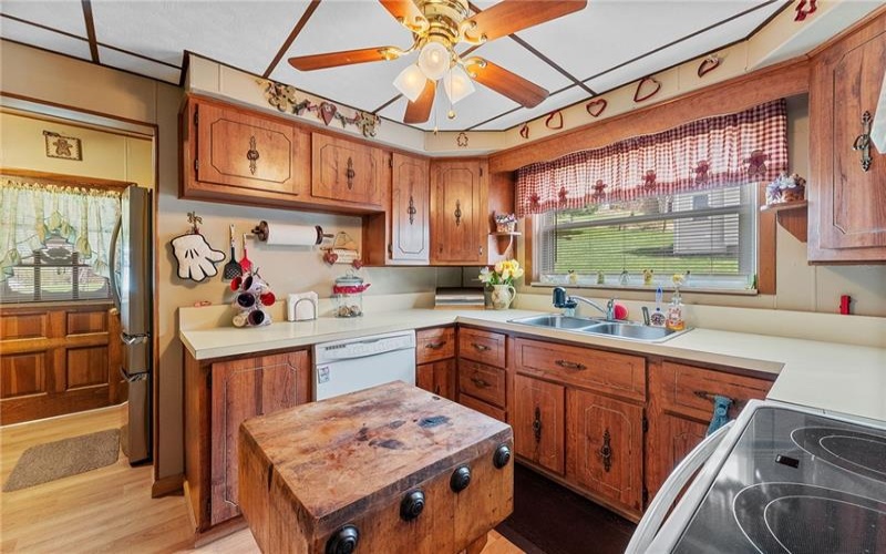 16 Elm St, Burgettstown, 15021, 3 Bedrooms Bedrooms, ,1.1 BathroomsBathrooms,Residential,For Sale,Elm St,1695758