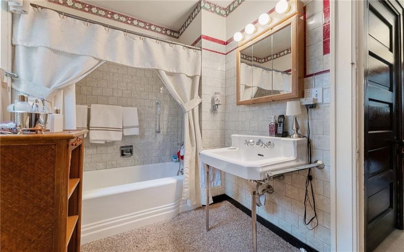 16 Elm St, Burgettstown, 15021, 3 Bedrooms Bedrooms, ,1.1 BathroomsBathrooms,Residential,For Sale,Elm St,1695758