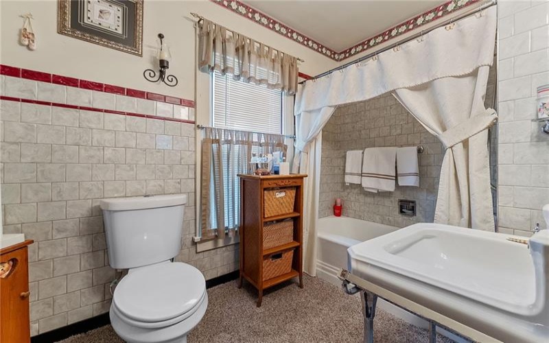 16 Elm St, Burgettstown, 15021, 3 Bedrooms Bedrooms, ,1.1 BathroomsBathrooms,Residential,For Sale,Elm St,1695758