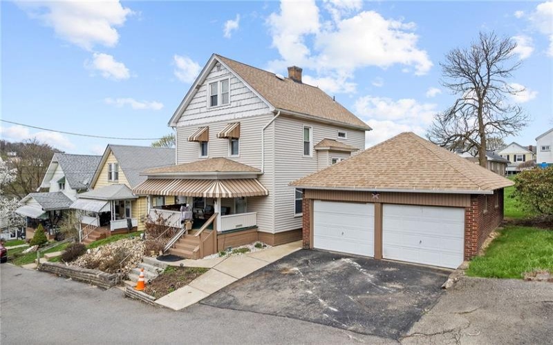 16 Elm St, Burgettstown, 15021, 3 Bedrooms Bedrooms, ,1.1 BathroomsBathrooms,Residential,For Sale,Elm St,1695758