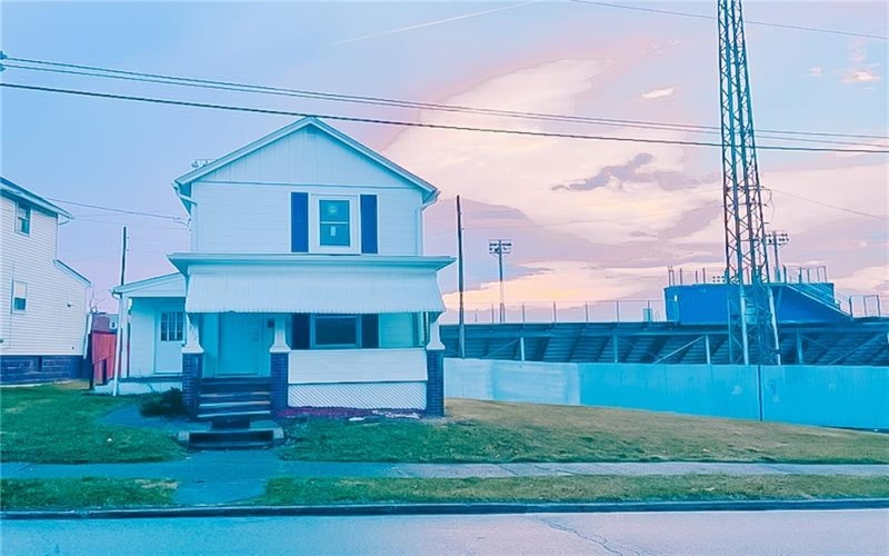 312 JACKSON AVENUE, 15690, 15690, 2 Bedrooms Bedrooms, ,1 BathroomBathrooms,Lease,For Sale,JACKSON AVENUE,1695817