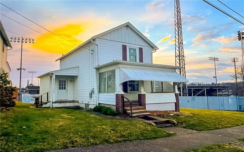 312 JACKSON AVENUE, 15690, 15690, 2 Bedrooms Bedrooms, ,1 BathroomBathrooms,Lease,For Sale,JACKSON AVENUE,1695817