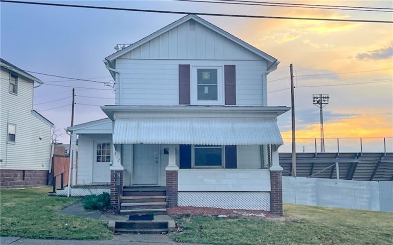 312 JACKSON AVENUE, 15690, 15690, 2 Bedrooms Bedrooms, ,1 BathroomBathrooms,Lease,For Sale,JACKSON AVENUE,1695817