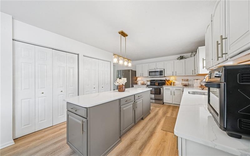 226 Chanticleer Circle, New Stanton, 15672, 4 Bedrooms Bedrooms, 9 Rooms Rooms,2.2 BathroomsBathrooms,Residential,For Sale,Chanticleer Circle,1695546