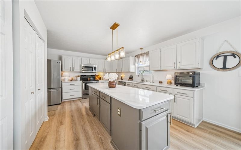 226 Chanticleer Circle, New Stanton, 15672, 4 Bedrooms Bedrooms, 9 Rooms Rooms,2.2 BathroomsBathrooms,Residential,For Sale,Chanticleer Circle,1695546