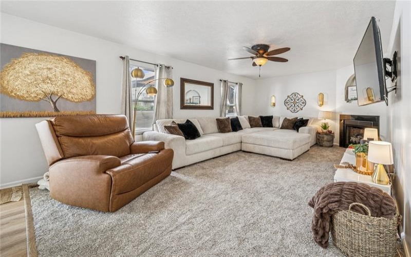 226 Chanticleer Circle, New Stanton, 15672, 4 Bedrooms Bedrooms, 9 Rooms Rooms,2.2 BathroomsBathrooms,Residential,For Sale,Chanticleer Circle,1695546