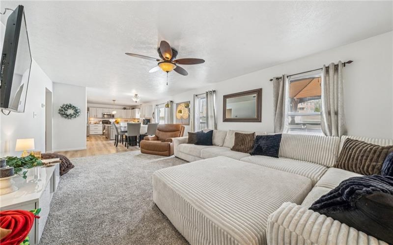 226 Chanticleer Circle, New Stanton, 15672, 4 Bedrooms Bedrooms, 9 Rooms Rooms,2.2 BathroomsBathrooms,Residential,For Sale,Chanticleer Circle,1695546