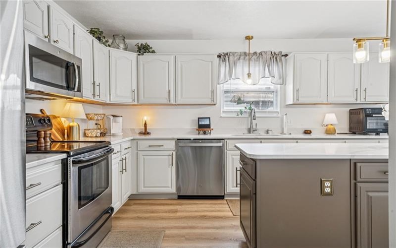 226 Chanticleer Circle, New Stanton, 15672, 4 Bedrooms Bedrooms, 9 Rooms Rooms,2.2 BathroomsBathrooms,Residential,For Sale,Chanticleer Circle,1695546