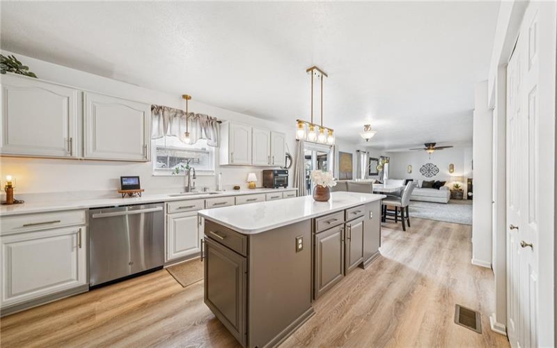 226 Chanticleer Circle, New Stanton, 15672, 4 Bedrooms Bedrooms, 9 Rooms Rooms,2.2 BathroomsBathrooms,Residential,For Sale,Chanticleer Circle,1695546