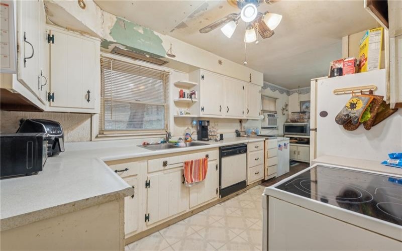 357 Mcmurray Rd, Canonsburg, 15317, 3 Bedrooms Bedrooms, 5 Rooms Rooms,2.1 BathroomsBathrooms,Residential,For Sale,Mcmurray Rd,1680515