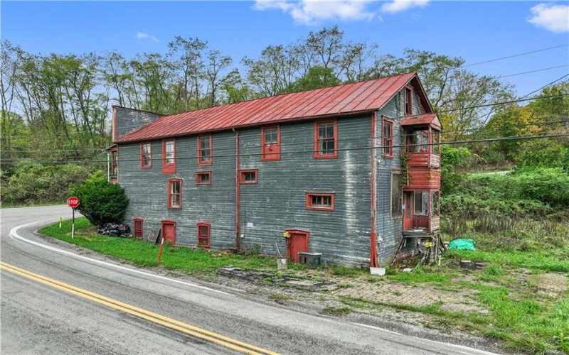 605 LONE PINE ROAD, Washington, 15301, 3 Bedrooms Bedrooms, 9 Rooms Rooms,2 BathroomsBathrooms,Residential,For Sale,LONE PINE ROAD,1674618