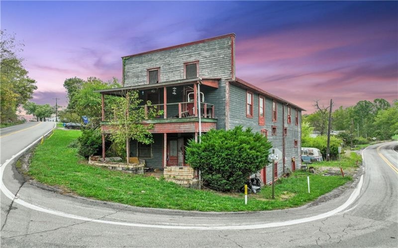 605 LONE PINE ROAD, Washington, 15301, 3 Bedrooms Bedrooms, 9 Rooms Rooms,2 BathroomsBathrooms,Residential,For Sale,LONE PINE ROAD,1674618