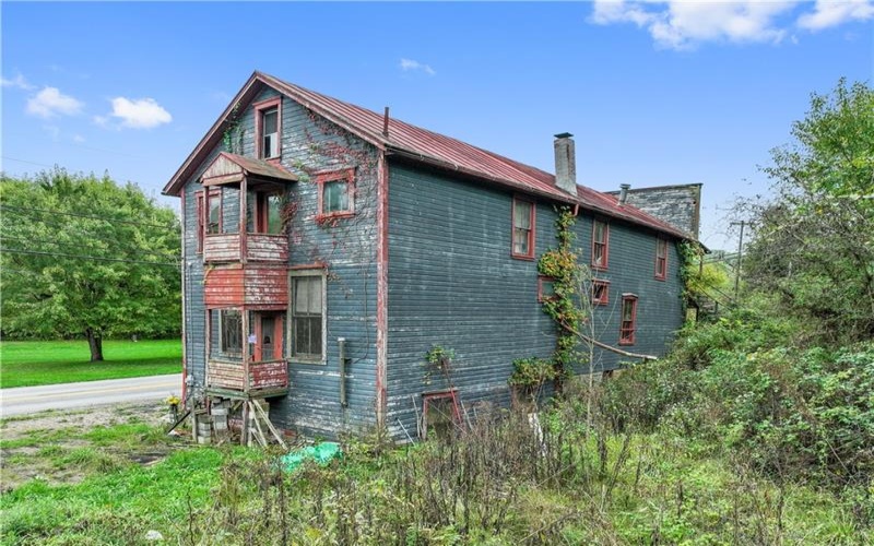 605 LONE PINE ROAD, Washington, 15301, 3 Bedrooms Bedrooms, 9 Rooms Rooms,2 BathroomsBathrooms,Residential,For Sale,LONE PINE ROAD,1674618