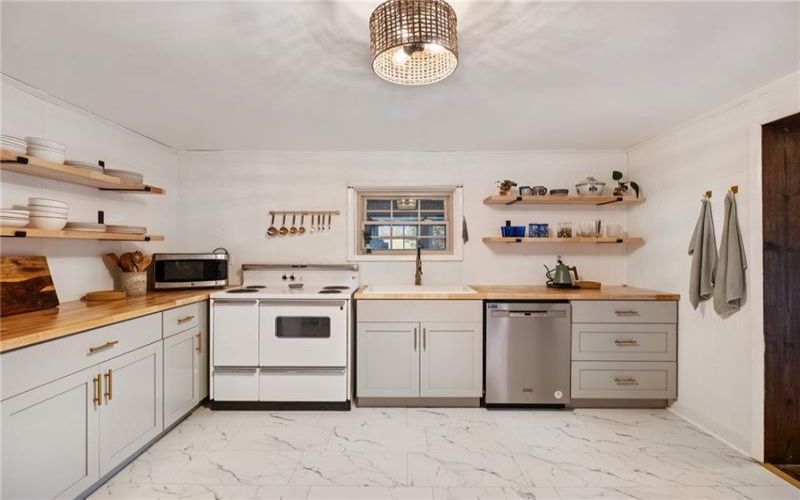9 Banahasky Lane, Finleyville, 15332, 4 Bedrooms Bedrooms, 14 Rooms Rooms,2 BathroomsBathrooms,Residential,For Sale,Banahasky Lane,1696526