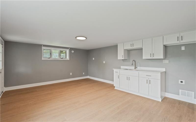 2695 Chestnut St, Washington, 15301, 1 Bedroom Bedrooms, ,1 BathroomBathrooms,Lease,For Sale,Chestnut St,1696573