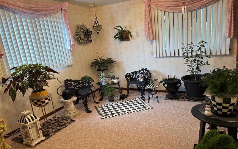 107 Spring Ln, Uniontown, 15401, 3 Bedrooms Bedrooms, 9 Rooms Rooms,3 BathroomsBathrooms,Residential,For Sale,Spring Ln,1696490