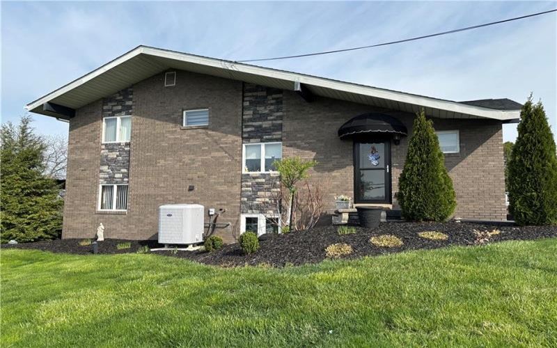 107 Spring Ln, Uniontown, 15401, 3 Bedrooms Bedrooms, 9 Rooms Rooms,3 BathroomsBathrooms,Residential,For Sale,Spring Ln,1696490