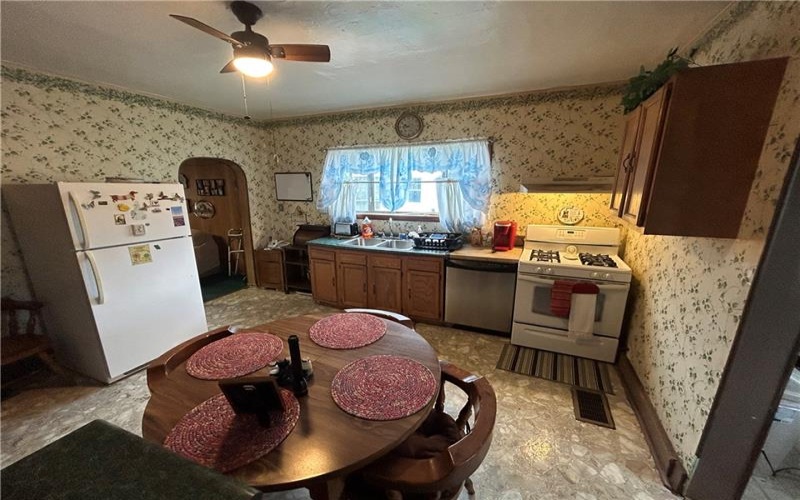 14 Leith St, Uniontown, 15401, 4 Bedrooms Bedrooms, ,1 BathroomBathrooms,Residential,For Sale,Leith St,1696632