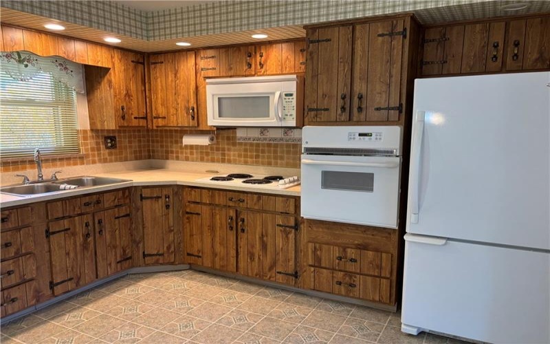 4552 Lincoln Avenue, Jeannette, 15644, 3 Bedrooms Bedrooms, 8 Rooms Rooms,1 BathroomBathrooms,Residential,For Sale,Lincoln Avenue,1696642