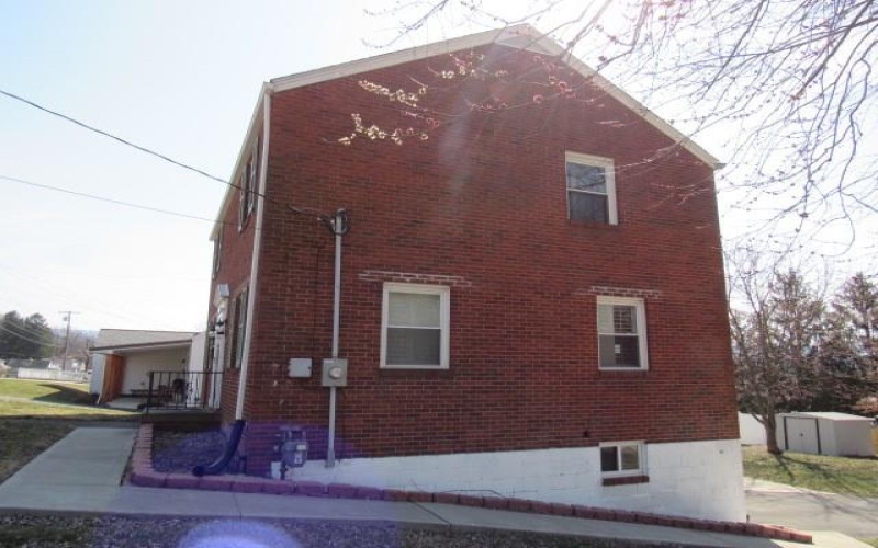 409 Derrick Avenue, Uniontown, 15401, 3 Bedrooms Bedrooms, 7 Rooms Rooms,1.1 BathroomsBathrooms,Residential,For Sale,Derrick Avenue,1696792