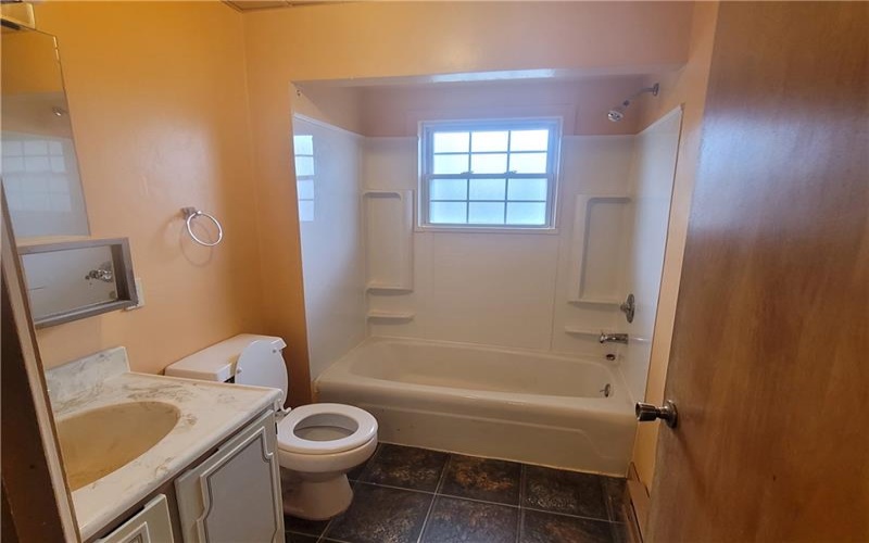 404 E Beau St, Washington, 15301, 1 Bedroom Bedrooms, ,1 BathroomBathrooms,Lease,For Sale,E Beau St,1696803