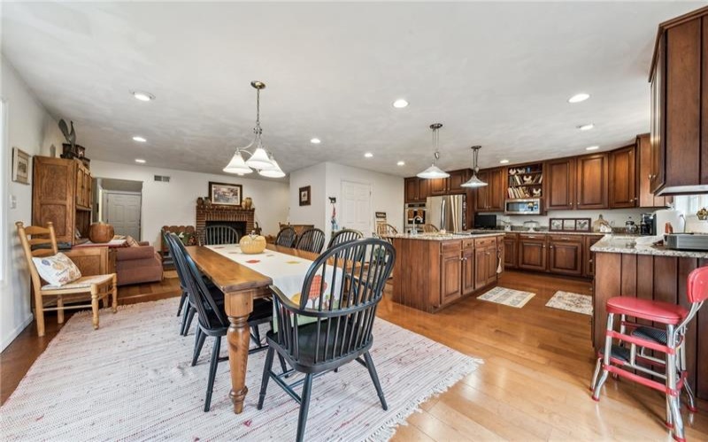 152 Killarney Rd, Mill Run, 15464, 3 Bedrooms Bedrooms, 5 Rooms Rooms,2.1 BathroomsBathrooms,Residential,For Sale,Killarney Rd,1696821