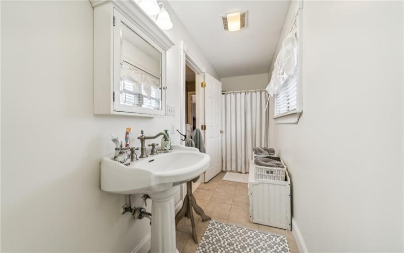 152 Killarney Rd, Mill Run, 15464, 3 Bedrooms Bedrooms, 5 Rooms Rooms,2.1 BathroomsBathrooms,Residential,For Sale,Killarney Rd,1696821