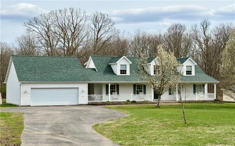 152 Killarney Rd, Mill Run, 15464, 3 Bedrooms Bedrooms, 5 Rooms Rooms,2.1 BathroomsBathrooms,Residential,For Sale,Killarney Rd,1696821