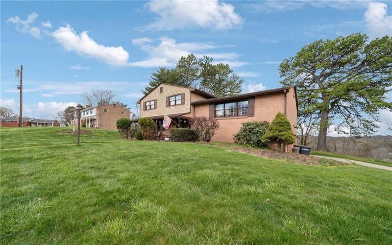 5000 Holly Court, Murrysville, 15668, 4 Bedrooms Bedrooms, ,2.1 BathroomsBathrooms,Residential,For Sale,Holly Court,1696871