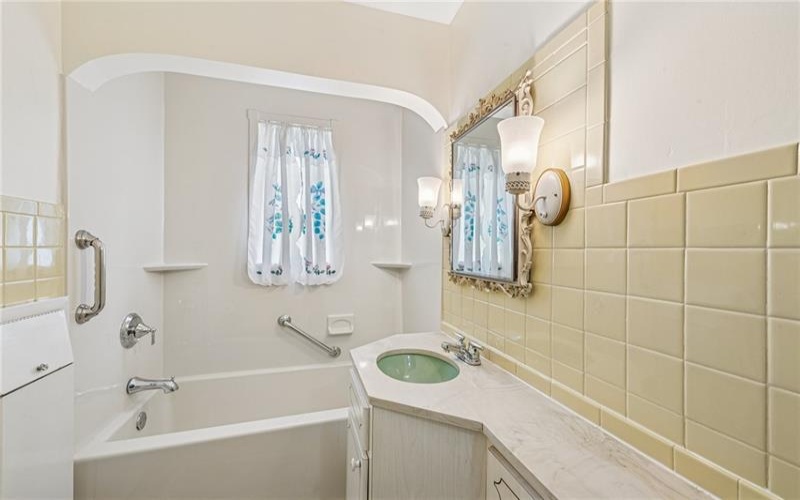 751 Brush Hill Rd, Irwin, 15642, 4 Bedrooms Bedrooms, 10 Rooms Rooms,4 BathroomsBathrooms,Residential,For Sale,Brush Hill Rd,1696733