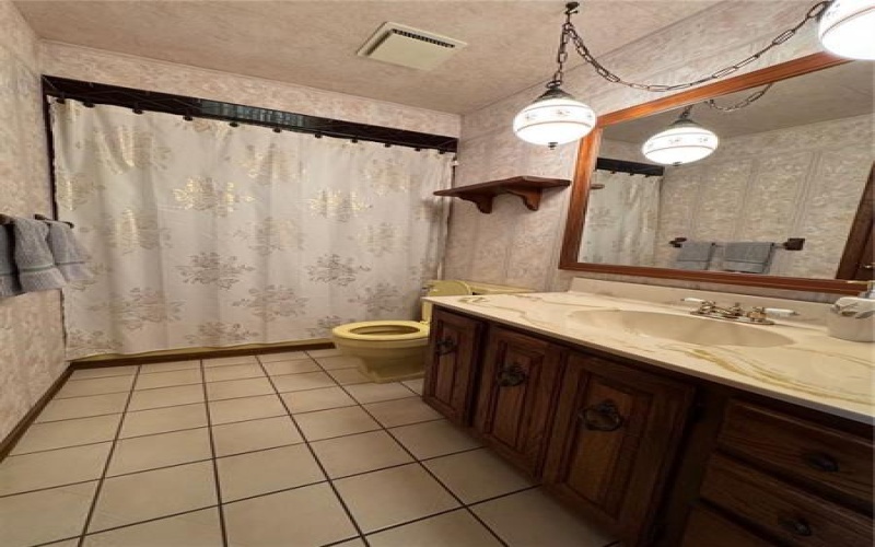 2002 Michael Drive, Irwin, 15642, 2 Bedrooms Bedrooms, 7 Rooms Rooms,2 BathroomsBathrooms,Residential,For Sale,Michael Drive,1696837