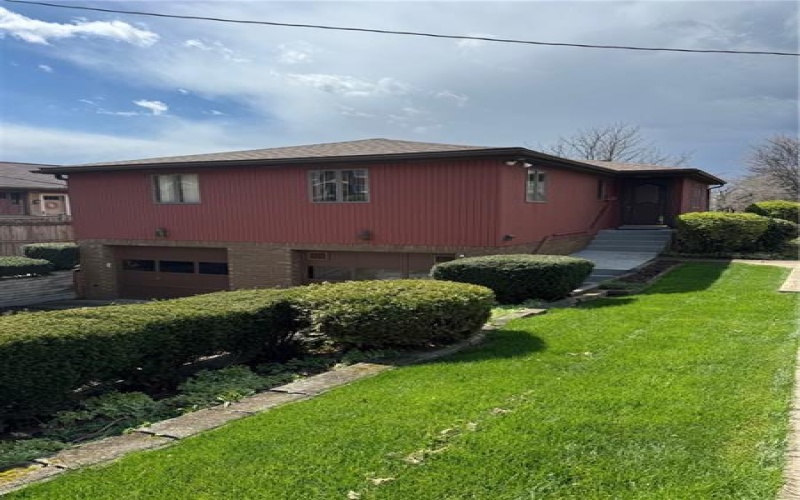 2002 Michael Drive, Irwin, 15642, 2 Bedrooms Bedrooms, 7 Rooms Rooms,2 BathroomsBathrooms,Residential,For Sale,Michael Drive,1696837