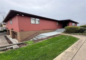 2002 Michael Drive, Irwin, 15642, 2 Bedrooms Bedrooms, 7 Rooms Rooms,2 BathroomsBathrooms,Residential,For Sale,Michael Drive,1696837