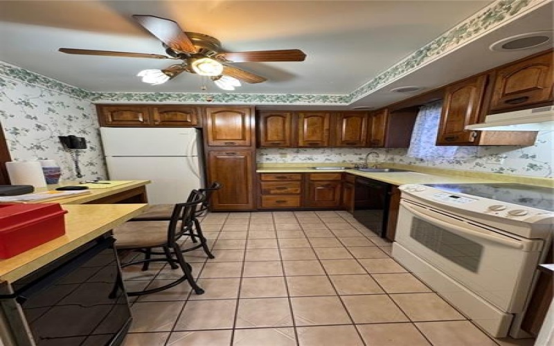 2002 Michael Drive, Irwin, 15642, 2 Bedrooms Bedrooms, 7 Rooms Rooms,2 BathroomsBathrooms,Residential,For Sale,Michael Drive,1696837