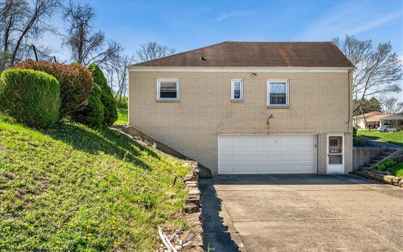 1223 State Road, Monessen, 15062, 3 Bedrooms Bedrooms, 10 Rooms Rooms,2.1 BathroomsBathrooms,Residential,For Sale,State Road,1696999